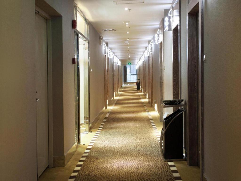 The Art Hotel Sencsen Kültér fotó