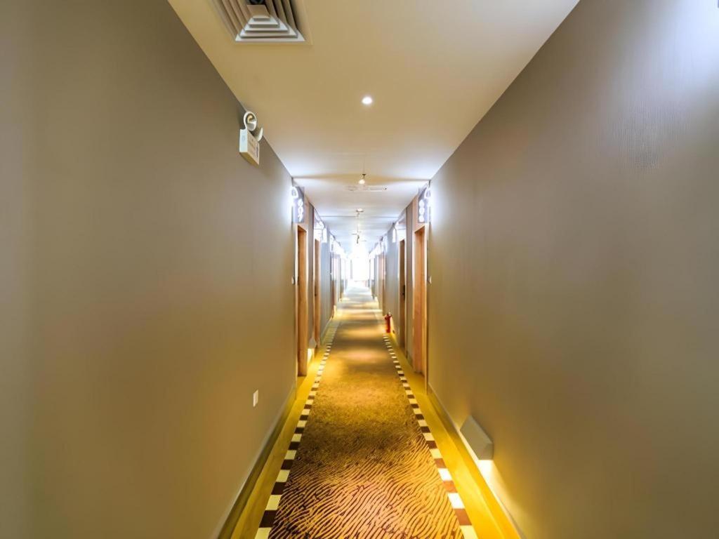 The Art Hotel Sencsen Kültér fotó