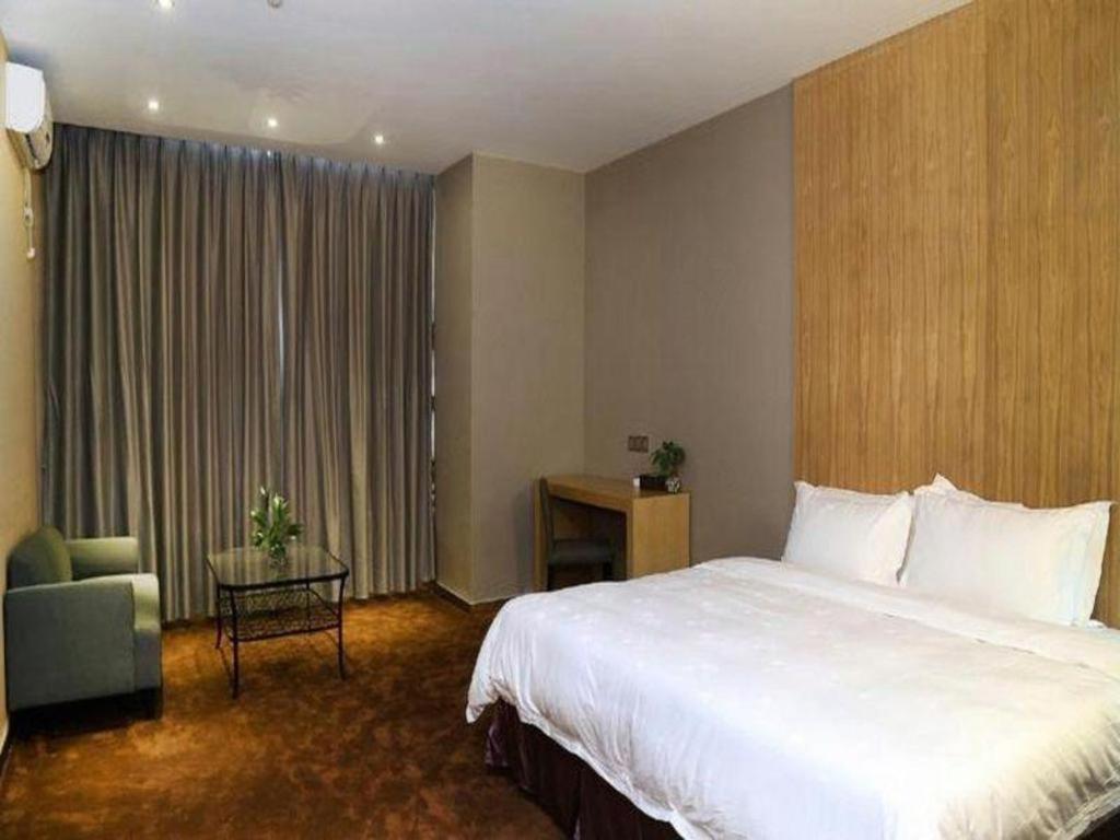 The Art Hotel Sencsen Kültér fotó