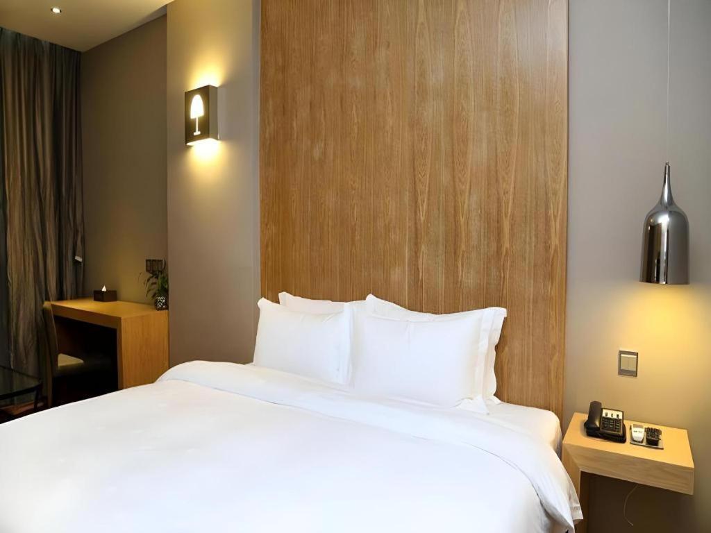 The Art Hotel Sencsen Kültér fotó