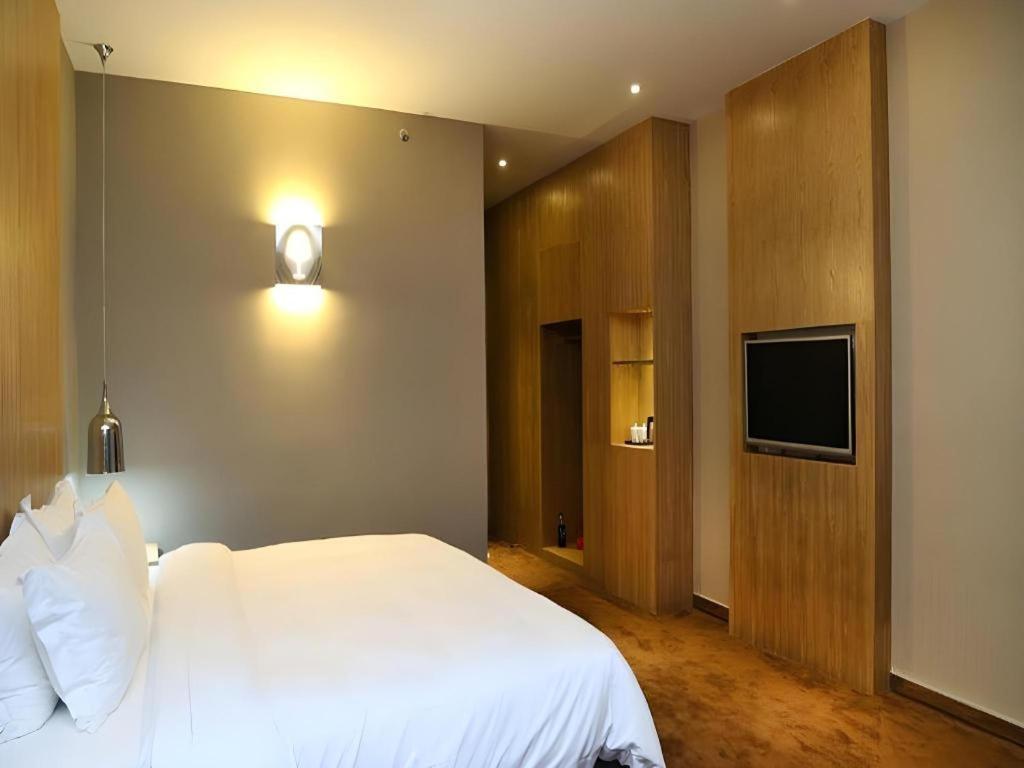 The Art Hotel Sencsen Kültér fotó